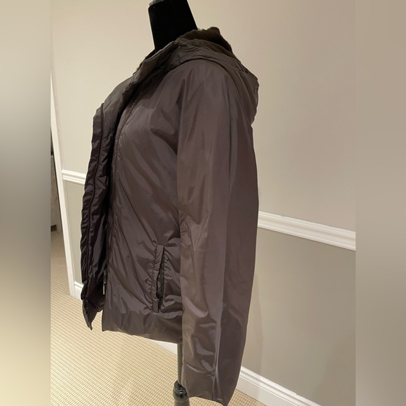 ‘S MaxMara down jacket with rabbit fur inside the hood. - Picture 2 of 13